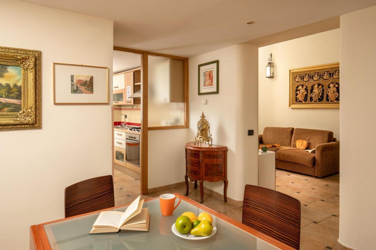 Cappellari Apartments - Campo De' Fiori Рим Екстер'єр фото