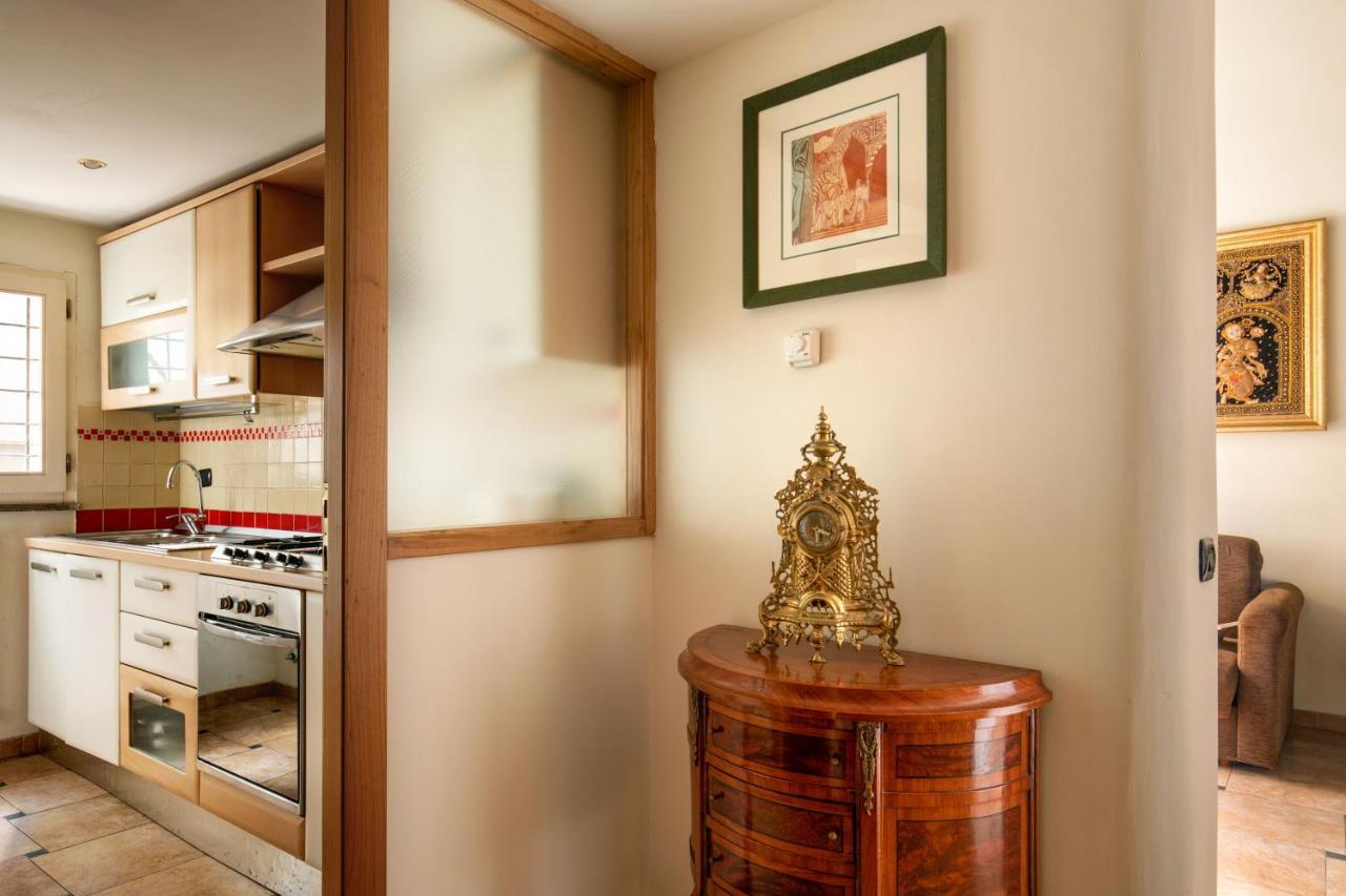 Cappellari Apartments - Campo De' Fiori Рим Екстер'єр фото