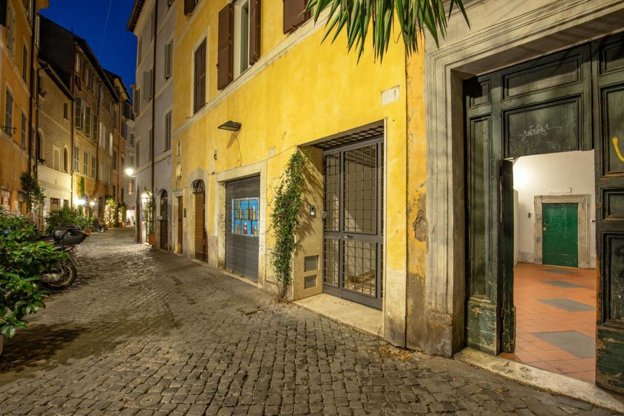 Cappellari Apartments - Campo De' Fiori Рим Екстер'єр фото