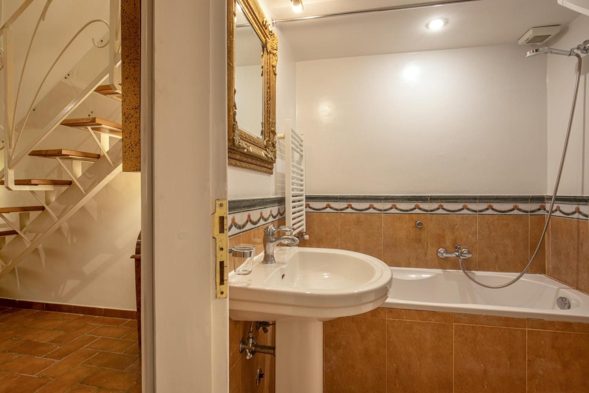 Cappellari Apartments - Campo De' Fiori Рим Екстер'єр фото